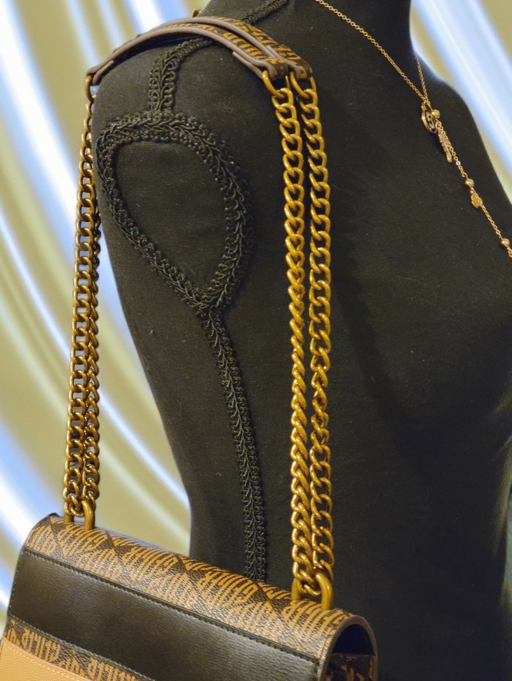KURT GIGER London Eagle Head Monogram Cross/ Shoulder Bag NWOT - Picture 14 of 15